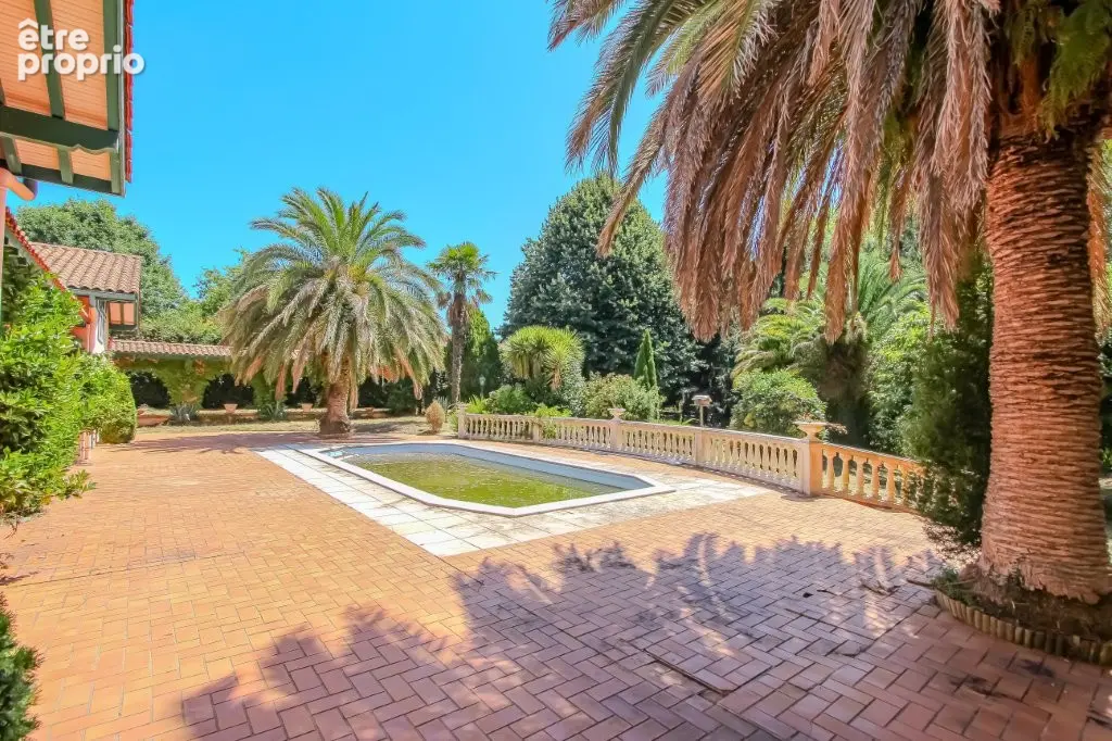 Arcangues - vue montagnes tres belle maison de plain pied  a rafraichir piscine - terrasse ? jardin ? garages - photo 16