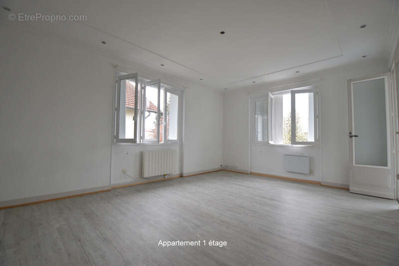 Maison à SAINT-DENIS-LES-BOURG