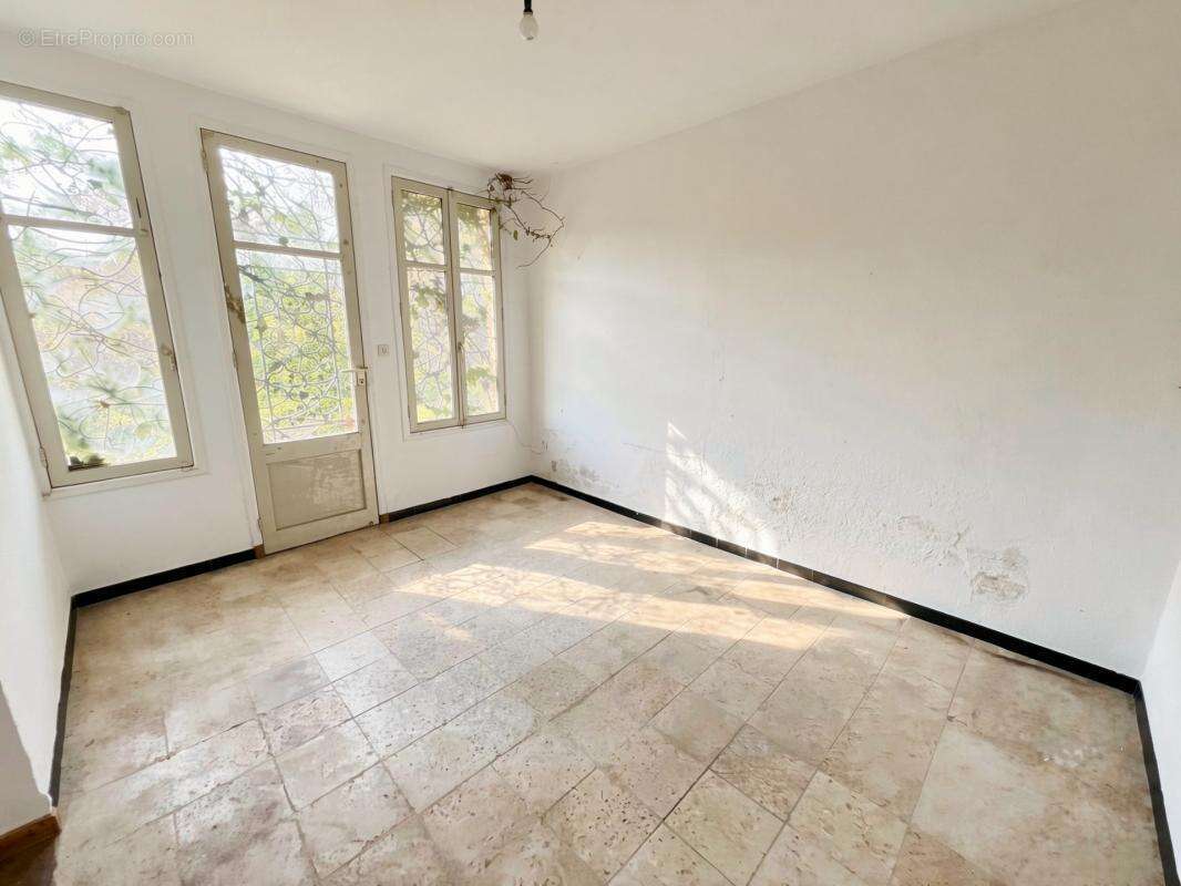 Maison à LE MUY