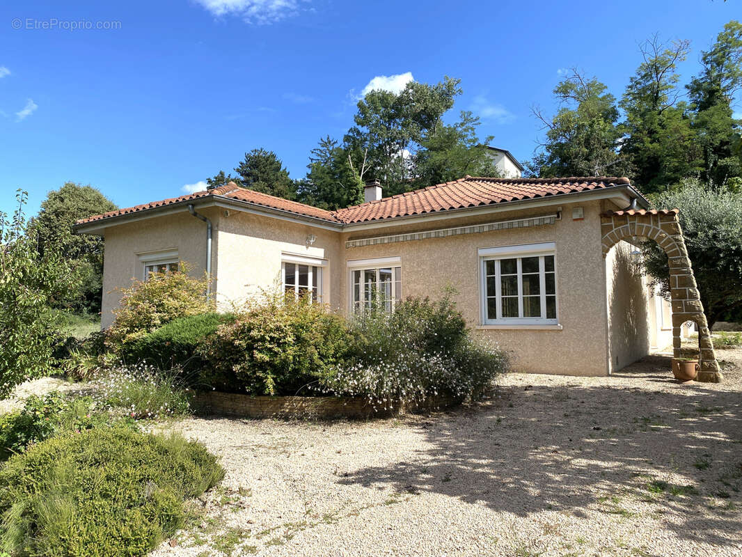 CIVRIEUX D'AZERGUES   Spacieuse Maison de plain-pied entièrement rénovée - photo 3