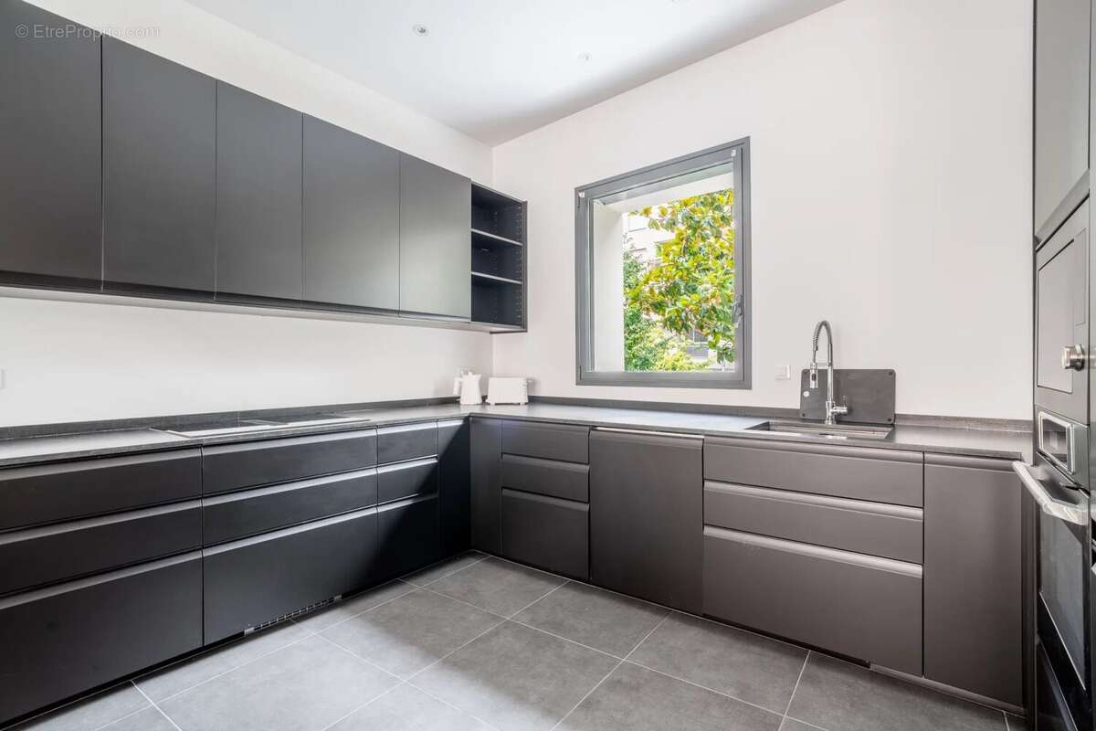 Appartement à SURESNES