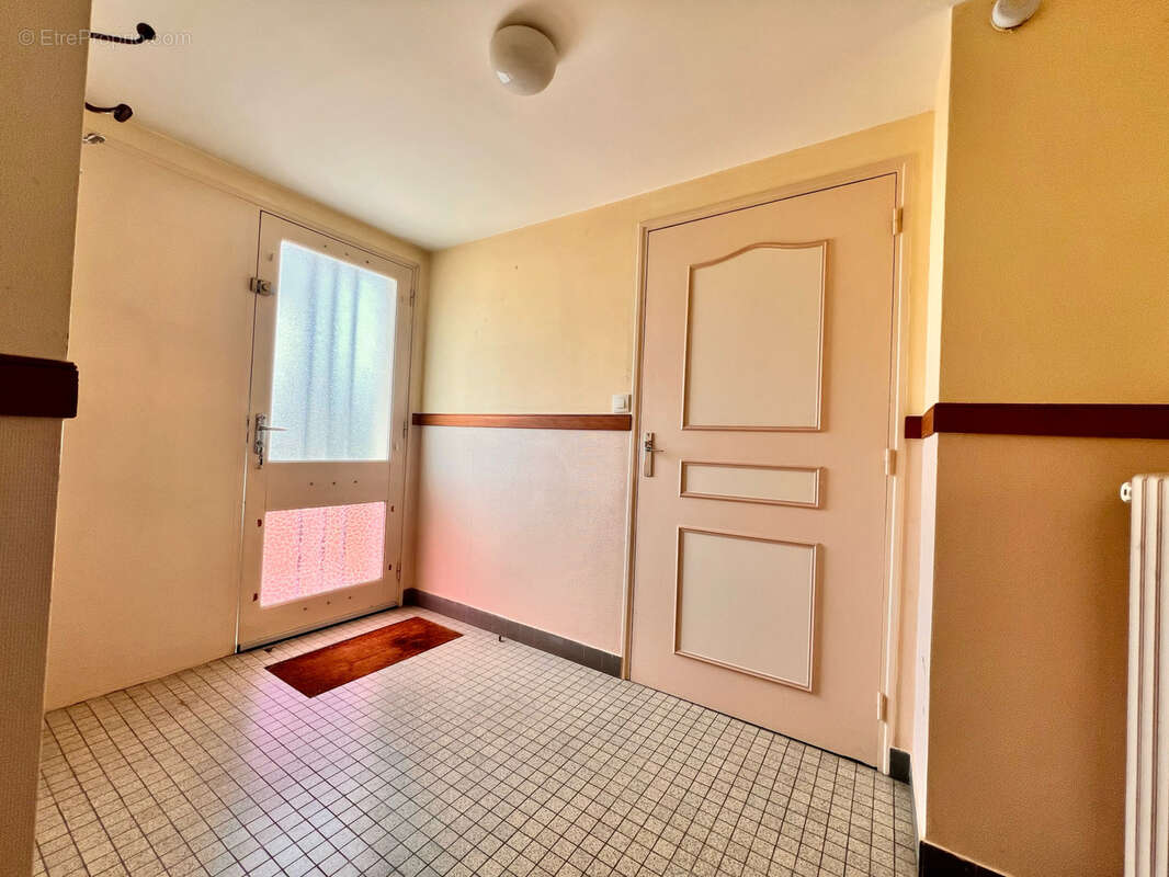 Maison à VILLEBERNIER