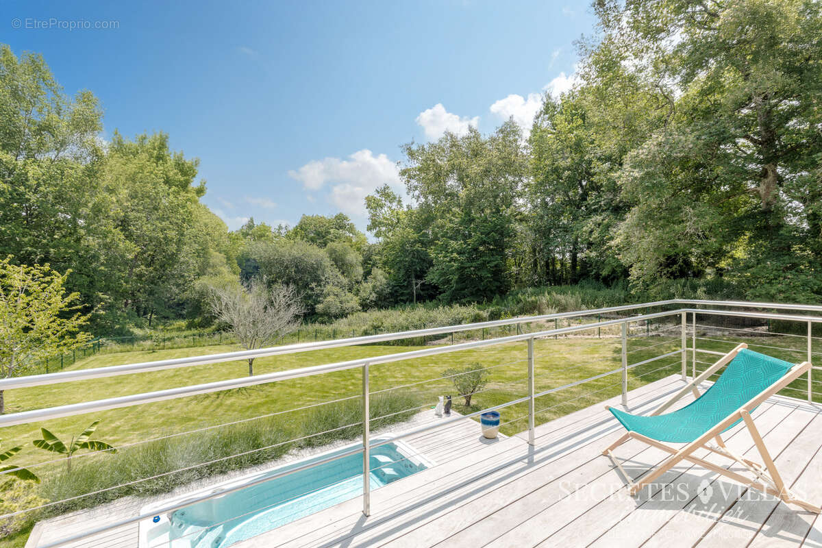 Maison à FARGUES-SAINT-HILAIRE