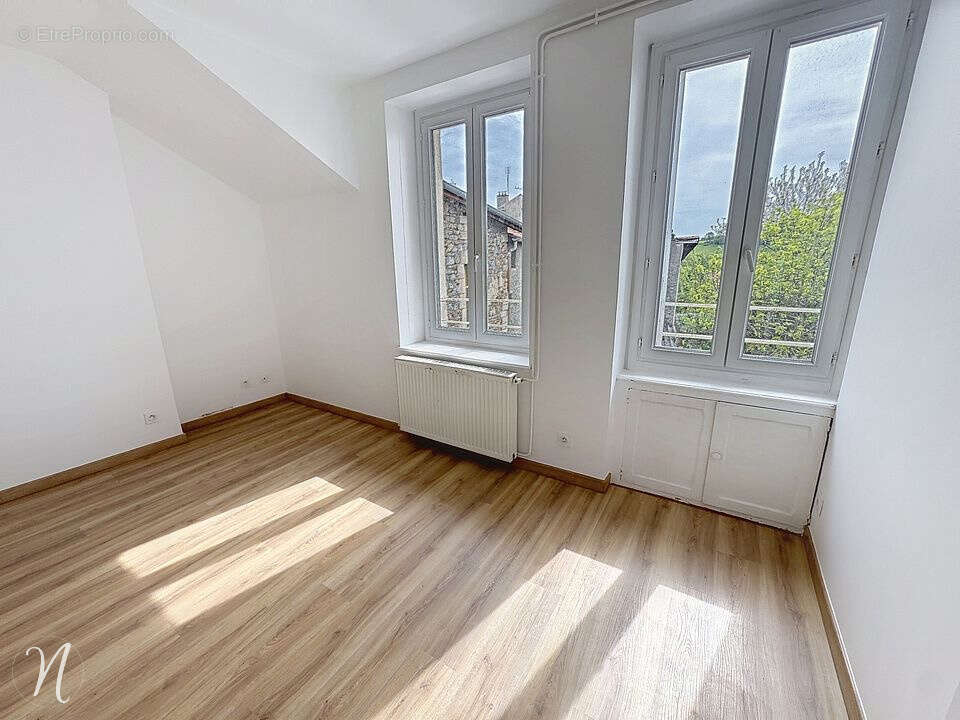 Appartement à UNIEUX