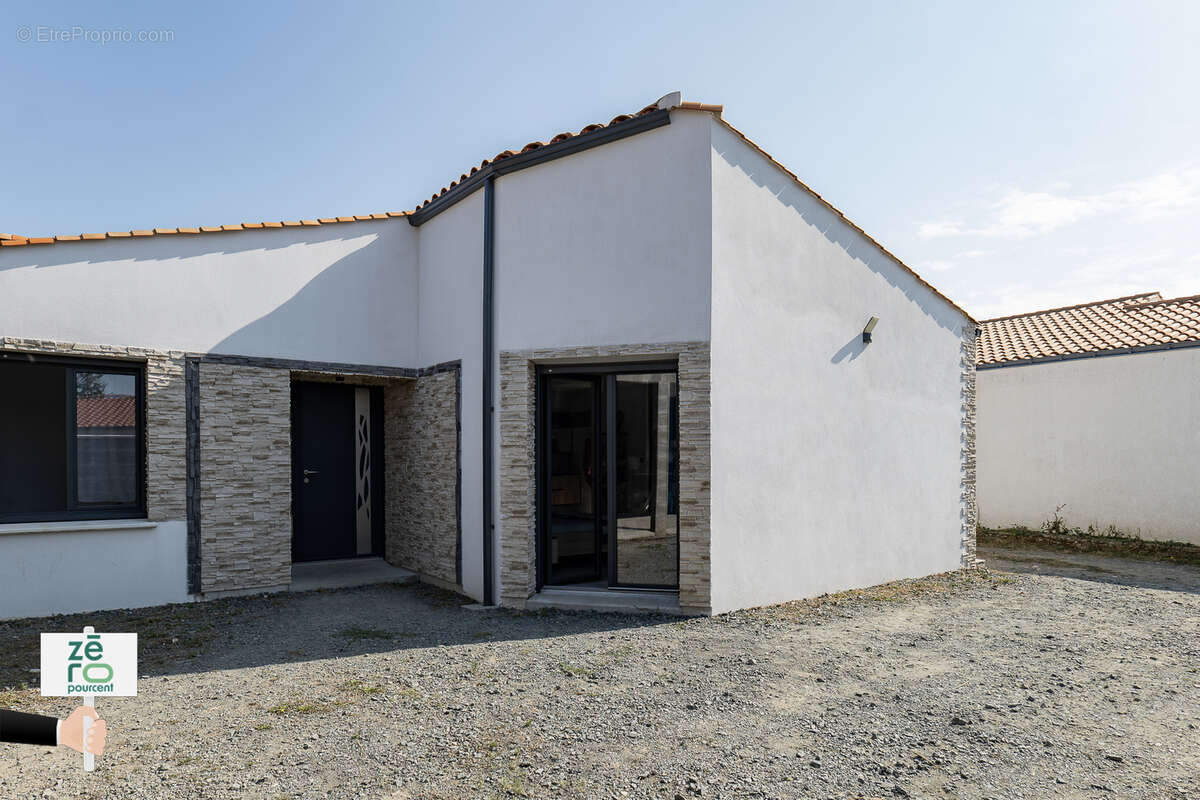 Maison à CHAMPAGNE-LES-MARAIS