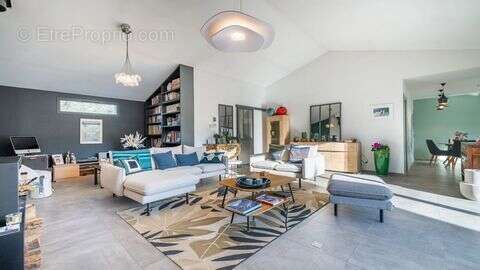 Maison 163 m² à Saint-Remy-De-Provence  - photo 2