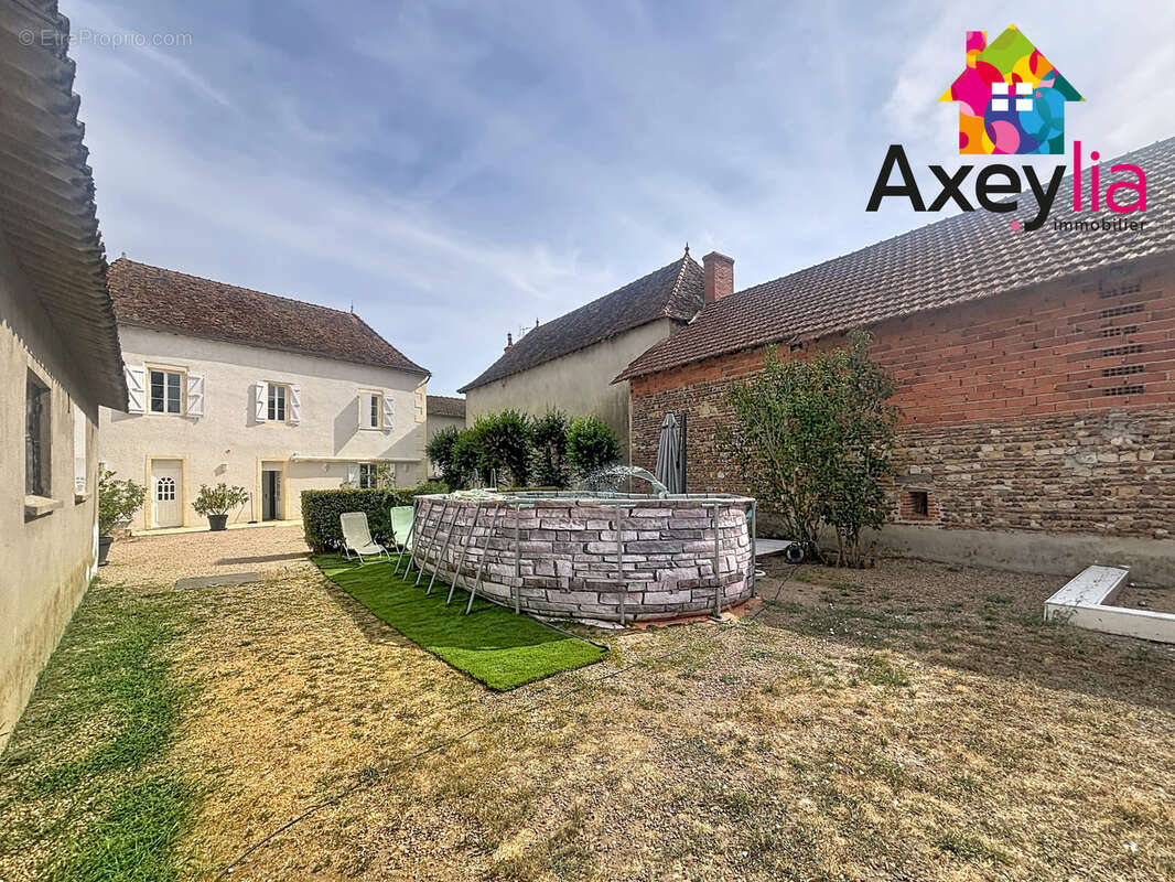 A vendre- artaix-maison familiale avec piscine et dépendances- - photo 2