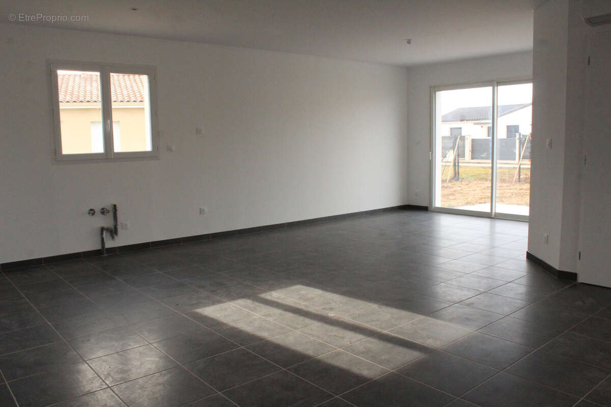 Maison à NEGREPELISSE