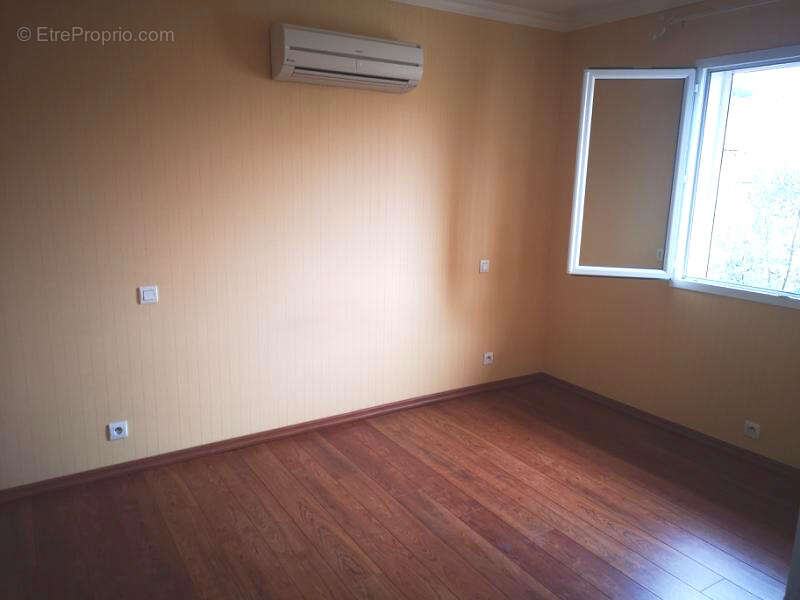Appartement à AUSSILLON