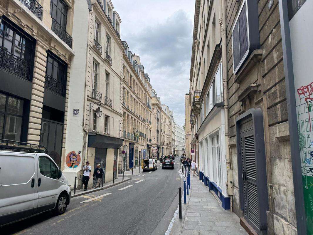 Parking à PARIS-2E