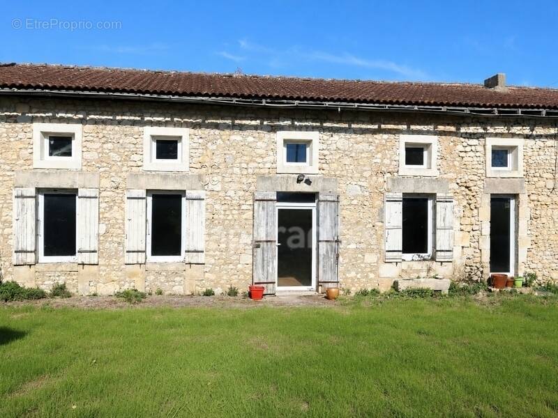 Maison à SAINT-PALAIS-DE-NEGRIGNAC
