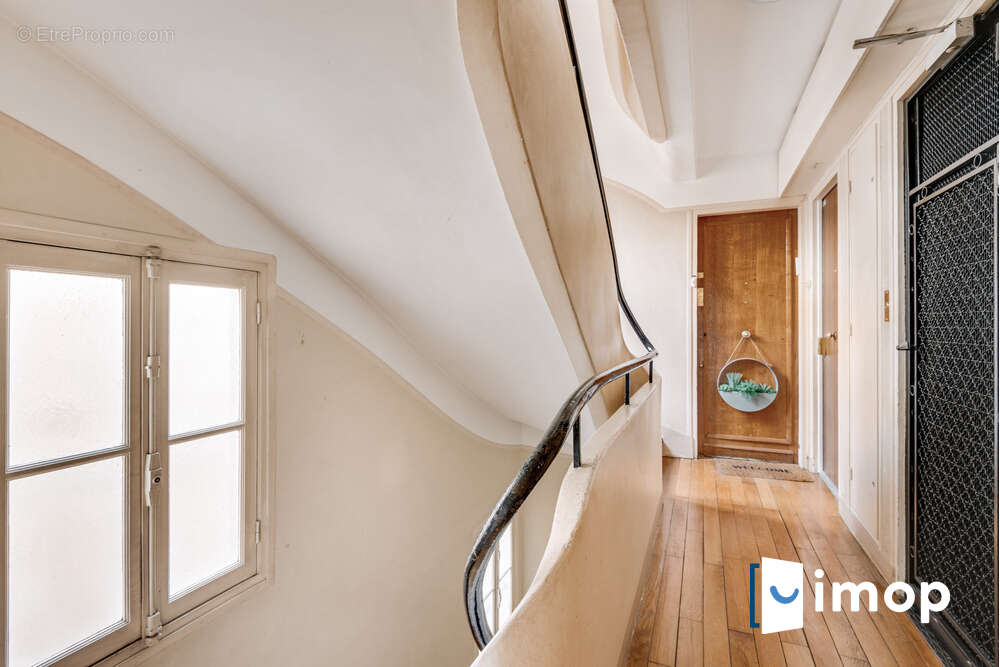 Appartement à PARIS-16E