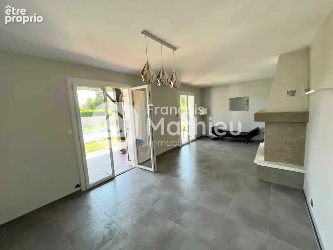 Le Plantay : Maison 3 ch + garage - piscine sécurisée sur terrain d'environ 1 508m2 - photo 6