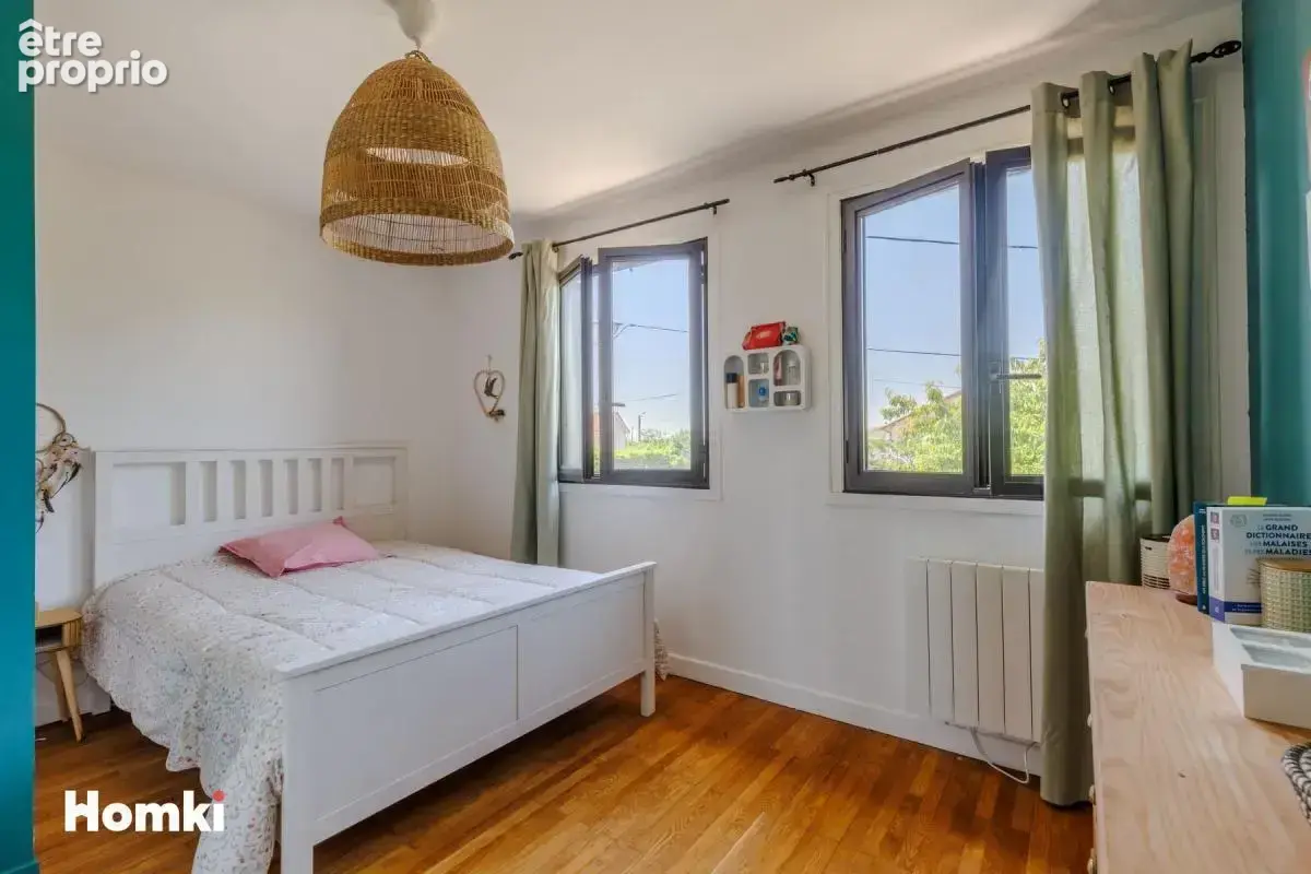 MIONS – Maison familiale de 158 m² avec véranda de 28 m² sur terrain de 777 m² - photo 10