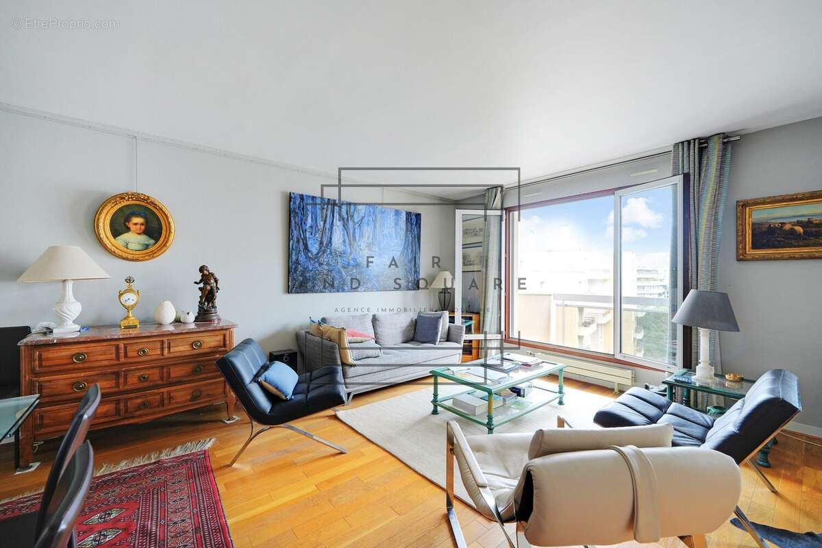 Appartement à COURBEVOIE