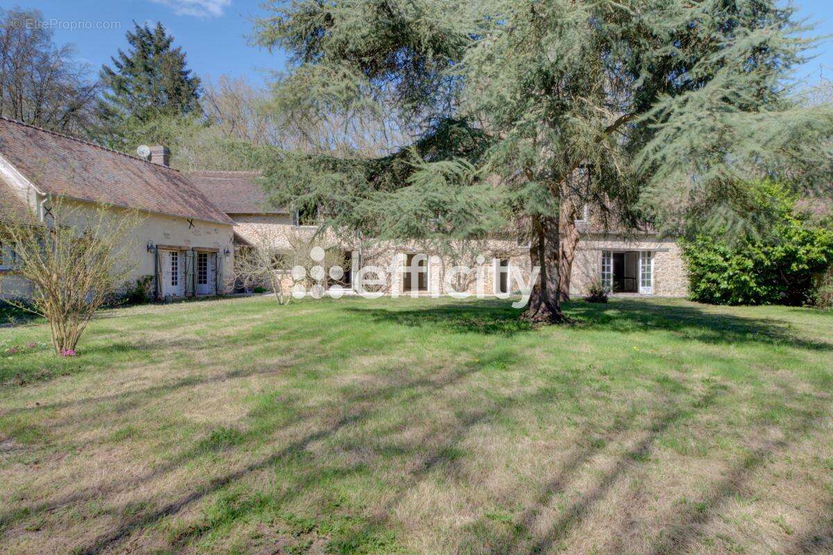 Maison 420 m² à La Boissiere-Ecole  - photo 2