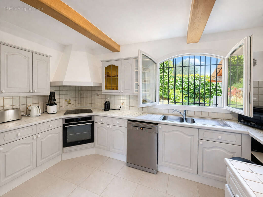 Maison à TOURRETTES-SUR-LOUP