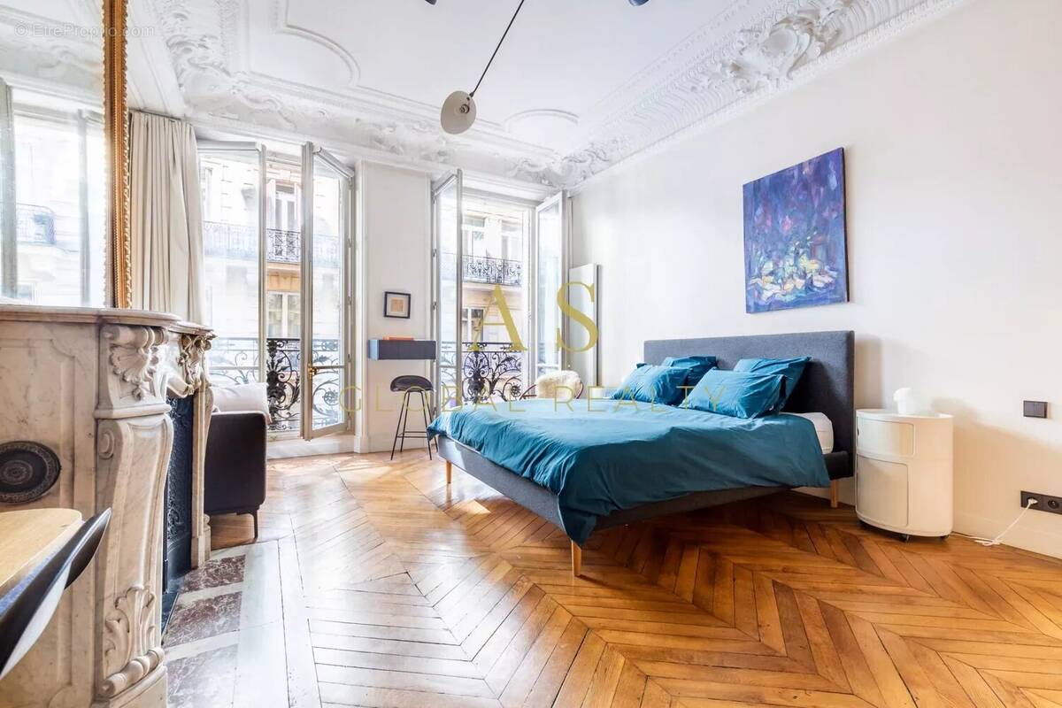 Appartement à PARIS-8E
