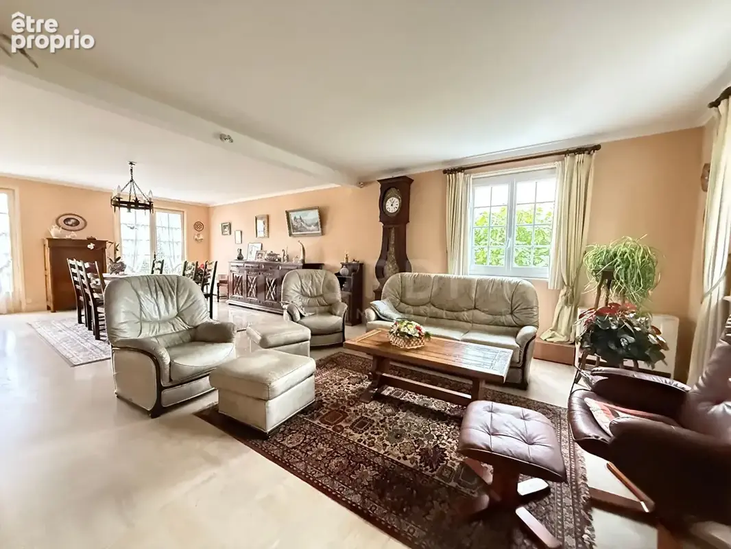 Pavillon sur sous-sol  total  202 m² habitables terrain 2542 m². - photo 3
