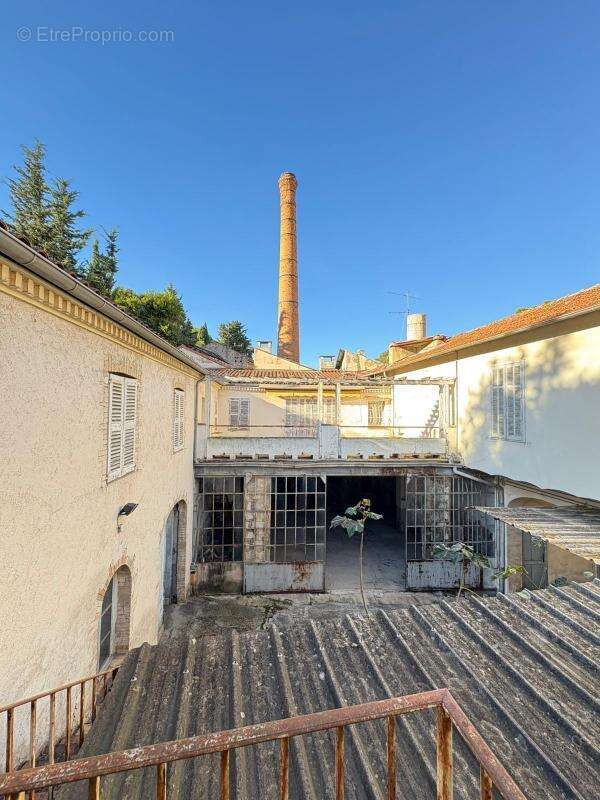 Commerce à VALLAURIS