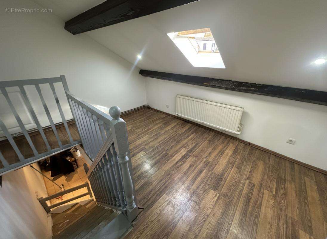 Appartement à AMPLEPUIS