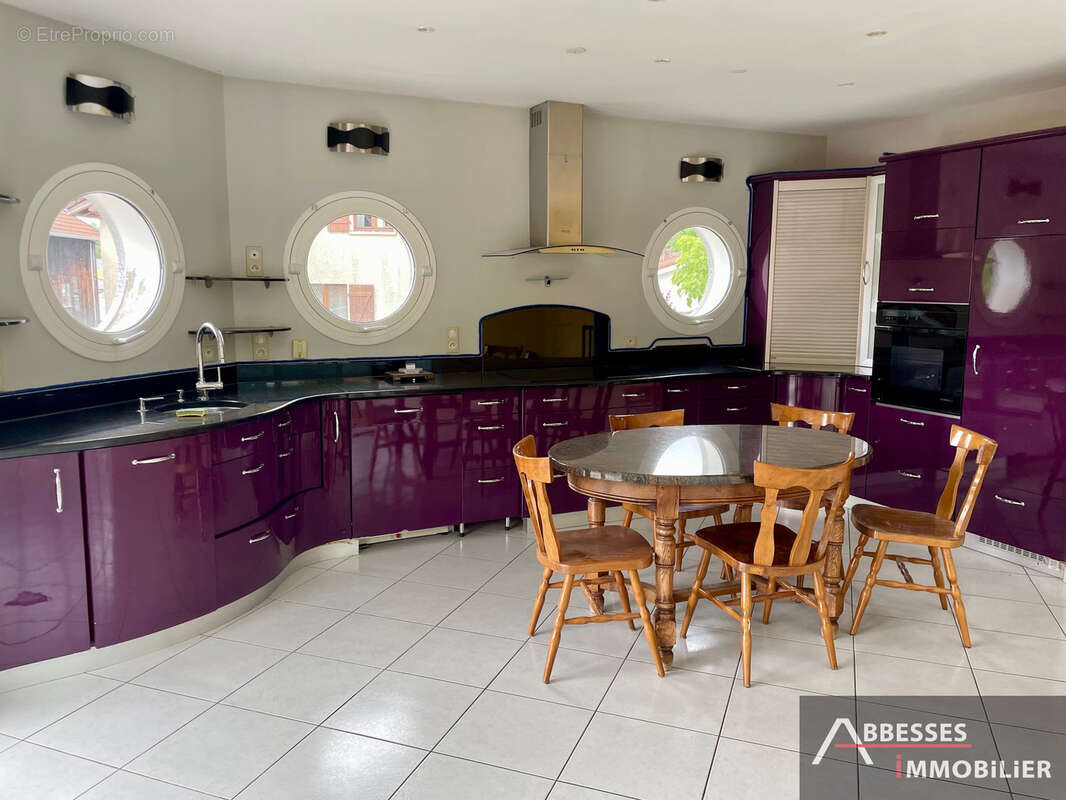 EN EXCLUSIVITÉ : SAINT NABORD - Pavillon de plain pied avec terrasse et garage - photo 3