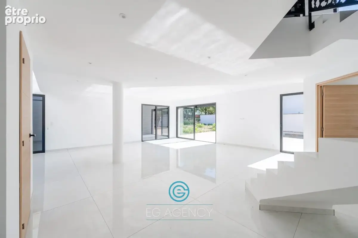 Maison 5 pièces 170 m² à vendre à Marseille-12e (13012) - photo 5