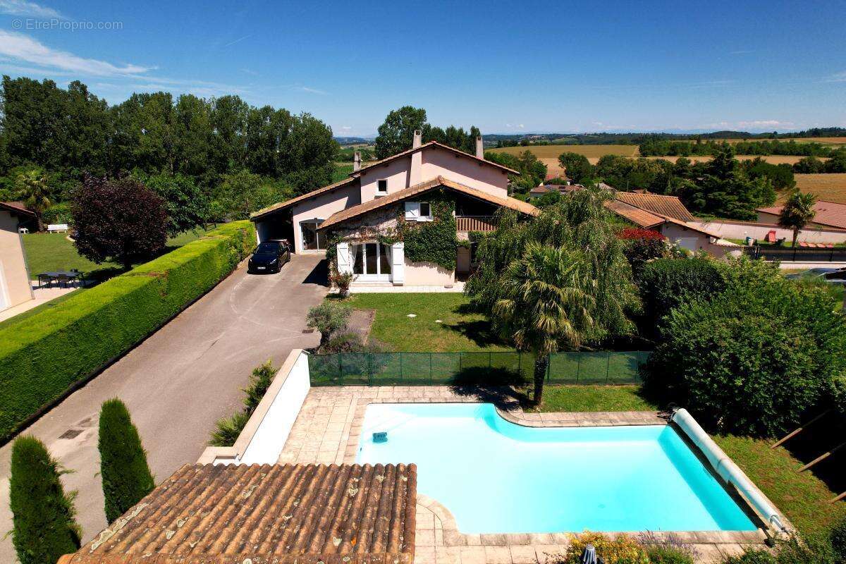 Maison - 3 Chambres - possibilité 4 - Cave - Buanderie - Terrasse - Balcon - Jardin - Piscine - Au calme - photo 2