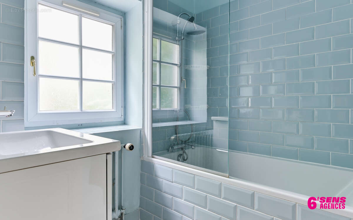 Maison à CHARBONNIERES-LES-BAINS