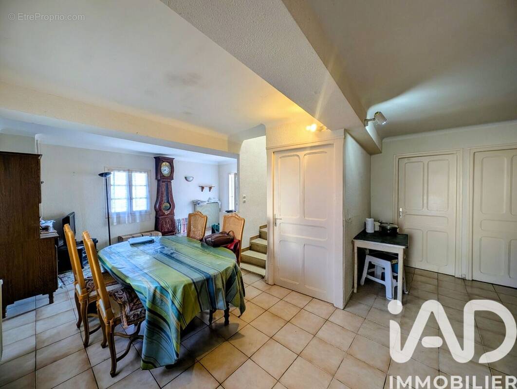 Photo 1 - Maison à MONTFERRER