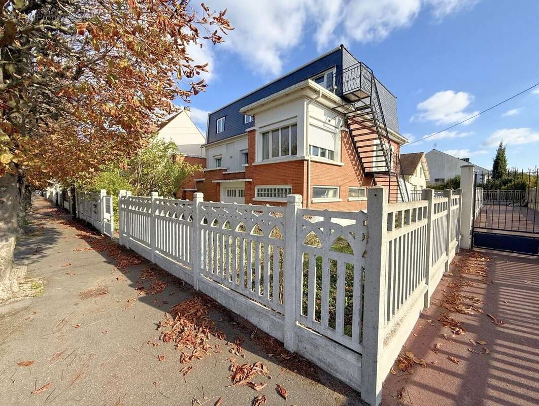 Maison à SARTROUVILLE