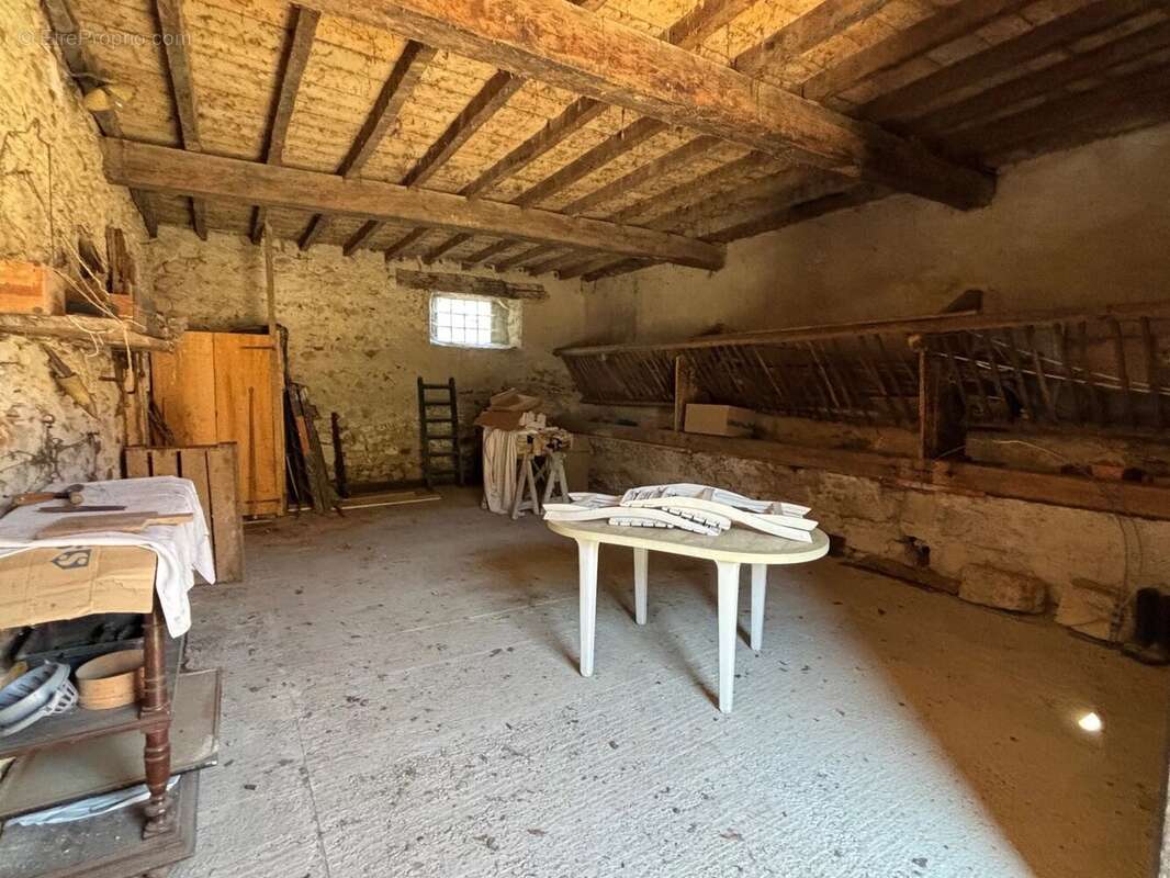 Maison à MONTBRUN-BOCAGE