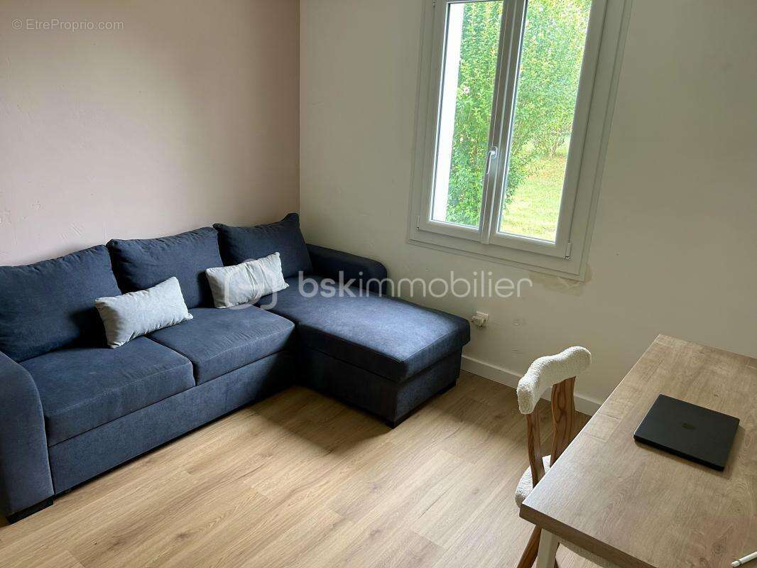 Maison à VILLECOMTAL-SUR-ARROS