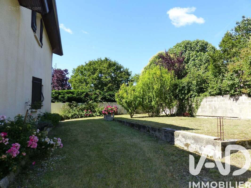Maison 172 m² à Saint-Pierre-Du-Mont  - photo 6