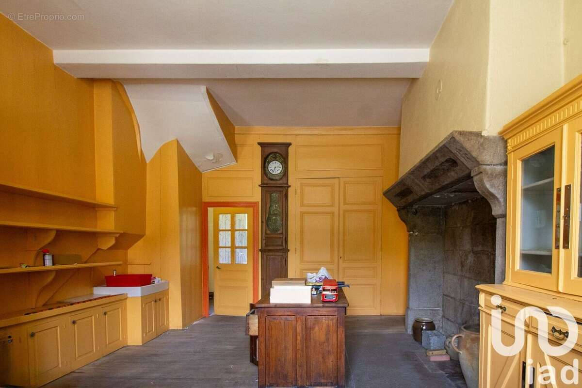 Maison 260 m² à Vertolaye  - photo 7