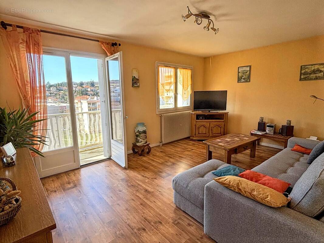 Appartement à BRIVES-CHARENSAC