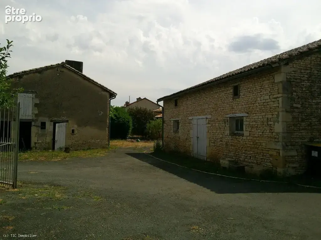 Maison De Campagne Avec Une Deuxième Maison Et D'Autres Dépendances - photo 4