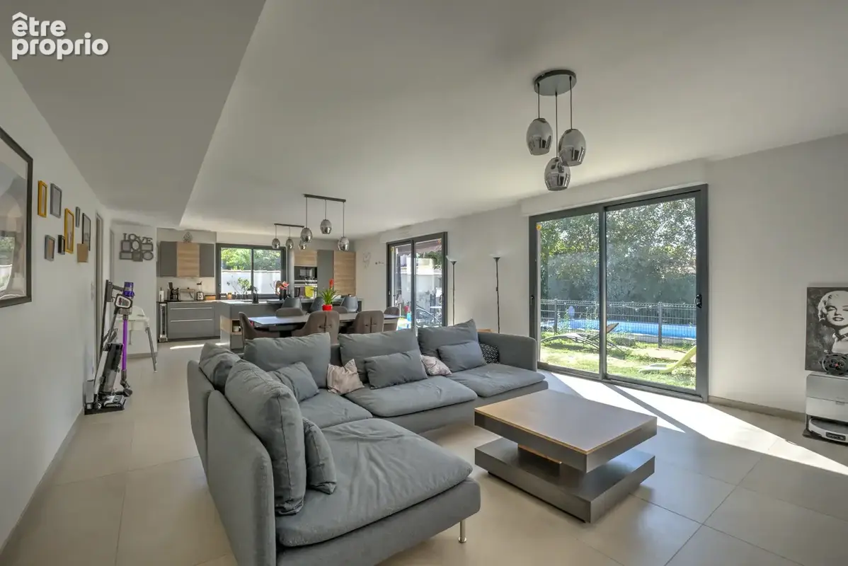 LA MÈDE   Maison récente de plain-pied avec piscine et belles prestations - photo 3
