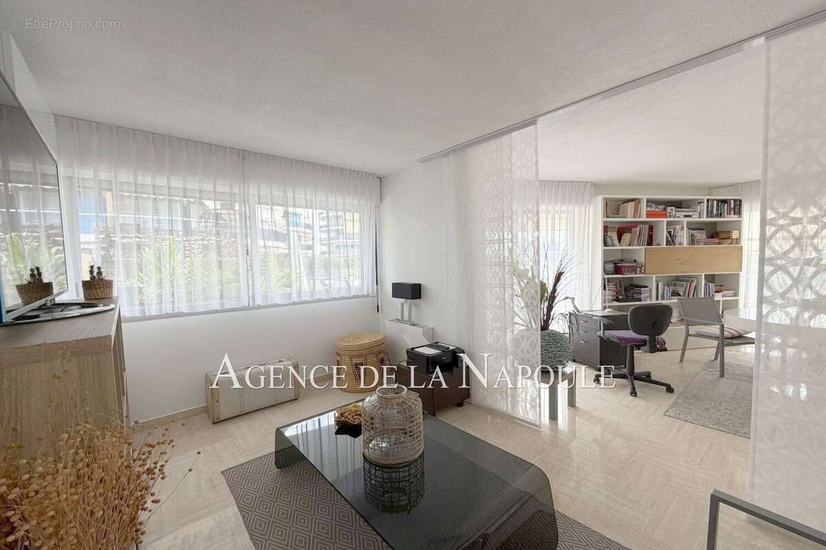 Appartement à MANDELIEU-LA-NAPOULE