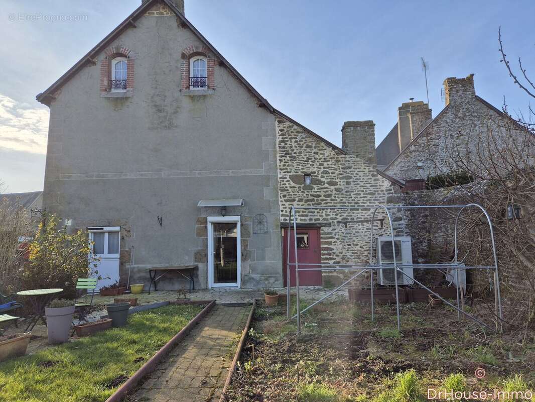 Maison à AMBRIERES-LES-VALLEES