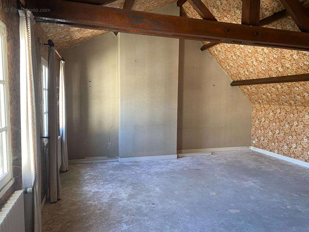 Maison à AZAY-LE-FERRON