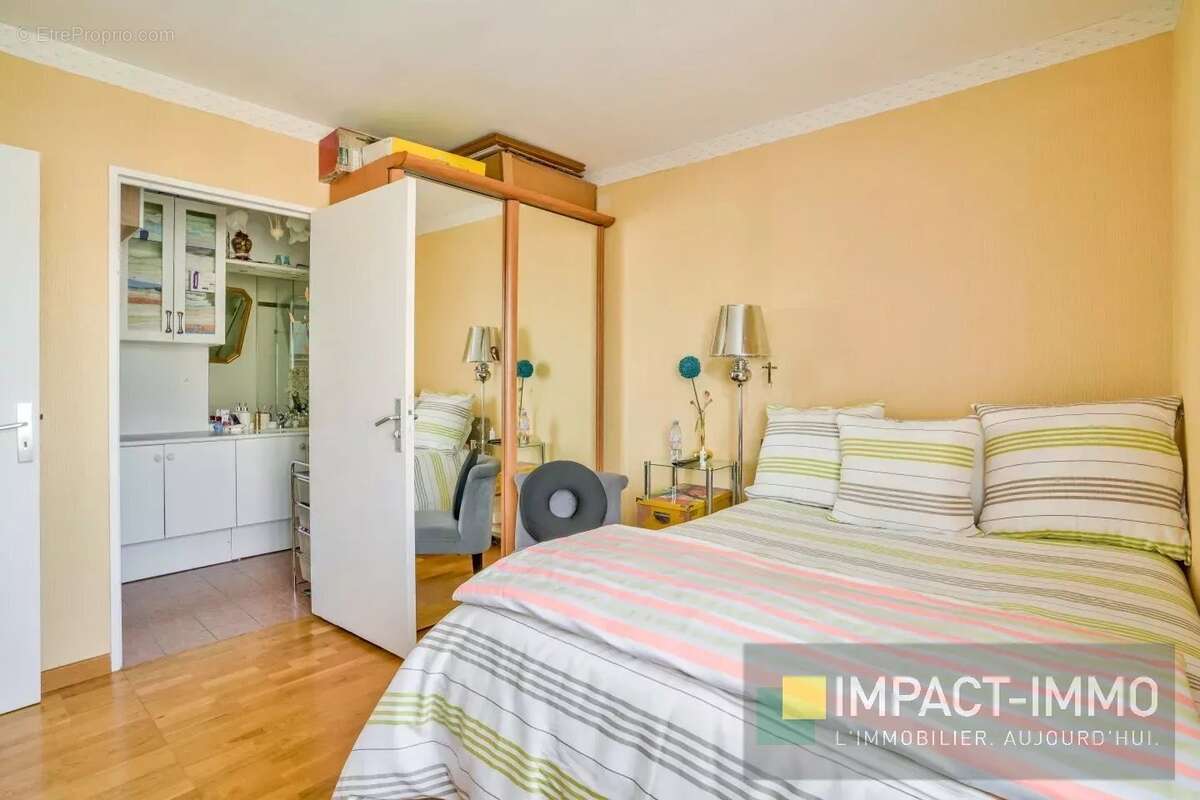 Appartement à COURBEVOIE