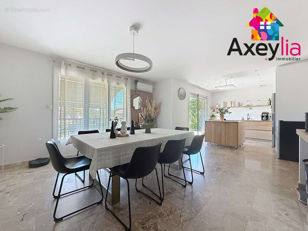 A vendre - riorges - propriété avec grande maison d'habitation, appartement indépendant, terrain et piscine - photo 5