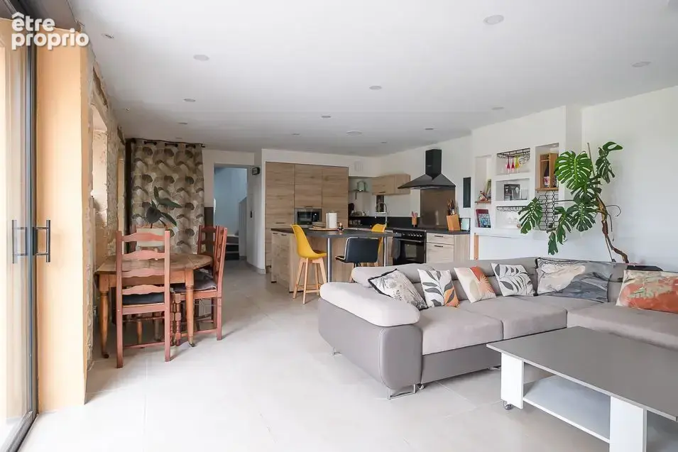 Propriété de caractère et rénovation d'exception à Limas - photo 2