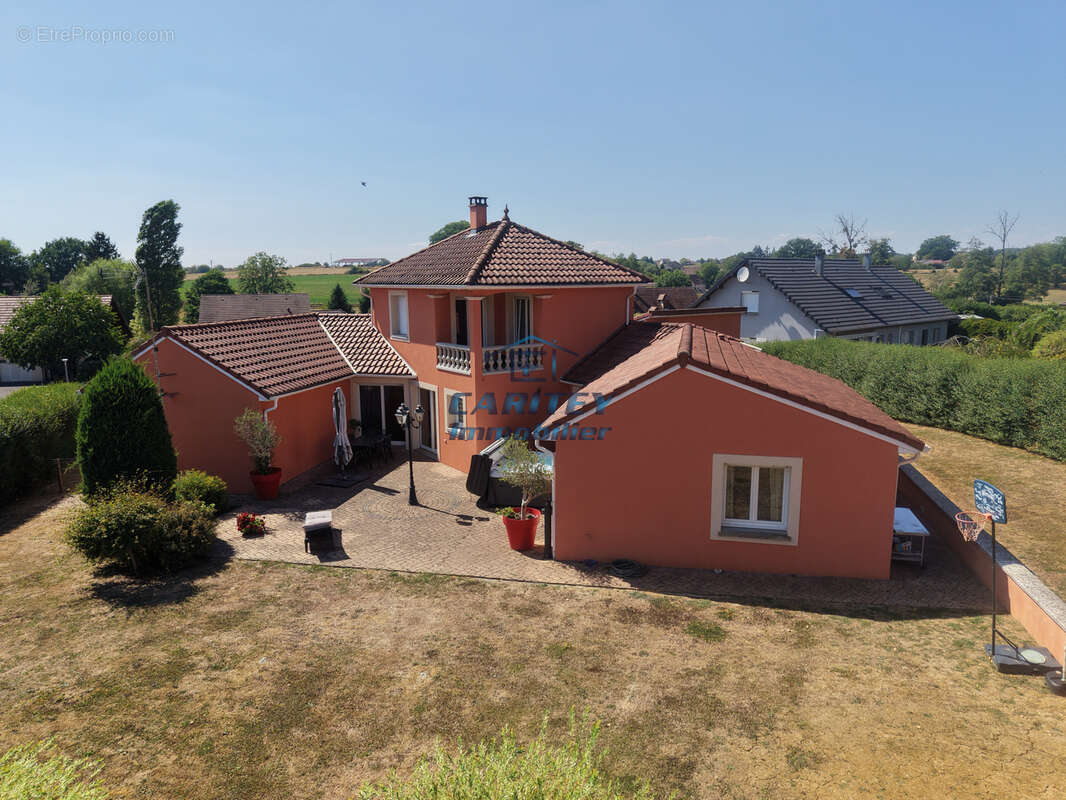 Magnifique maison de 180 m2 sur un terrain de 1753 m2 située sur la commune de ANDORNAY - photo 27