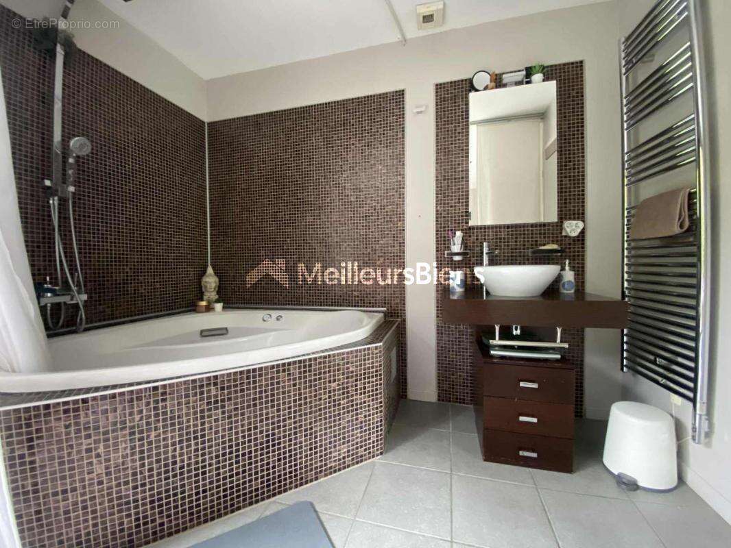 Maison à MERY-SUR-OISE