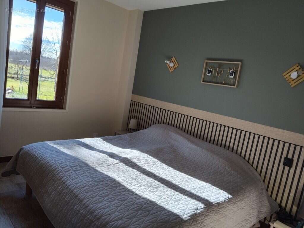 Maison à ESPINASSE-VOZELLE