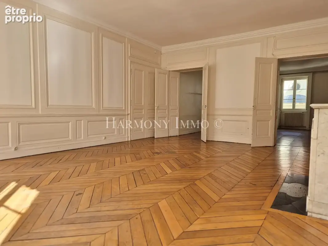Bel appartement ancien de 167 m2 en dernier étage à 2 pas de la place Bellecour - photo 3