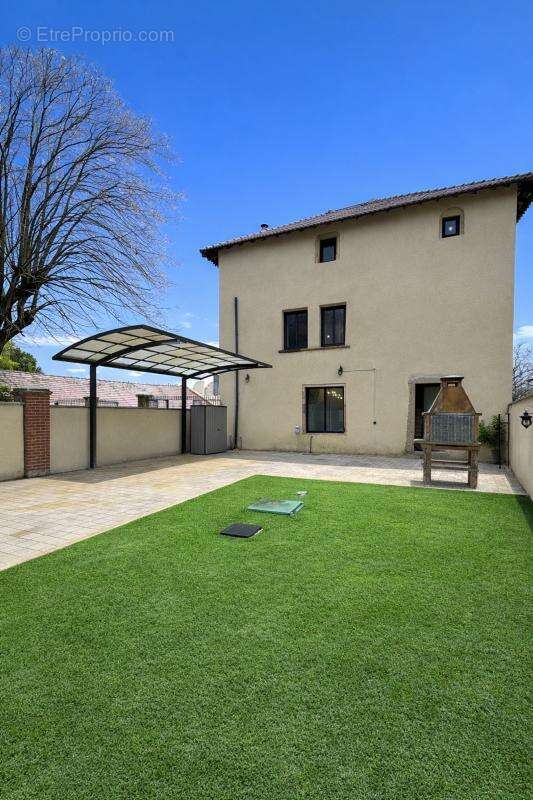 Maison à SAINT-MARCEL-BEL-ACCUEIL