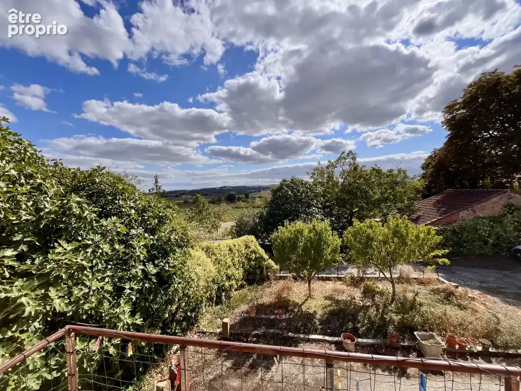 RAZES: Maison 6 pièces avec garages, ancienne cave et jardin - photo 14
